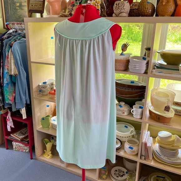 VINTAGE Nightgown and Robe Set - Picture 10 of 16